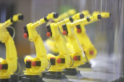 東土科技引領工業智能化浪潮 國內首個工業AI控制器問世，多家廠商加速布局AI工業機器人
